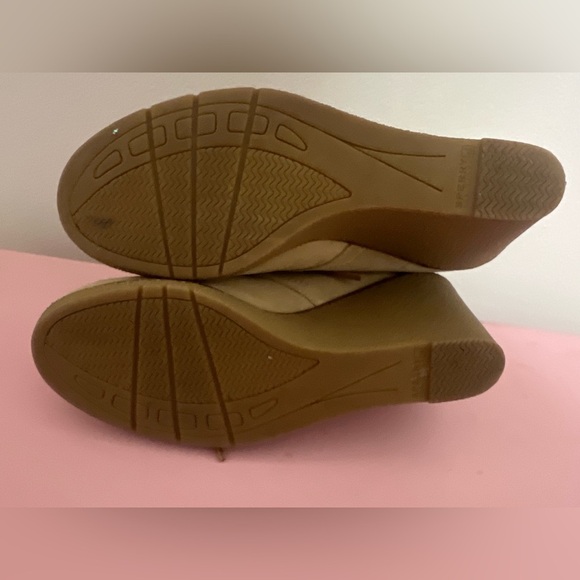 Women's Tan Wedge Ankle Boots
Size 8.5 - Picture 4 of 5